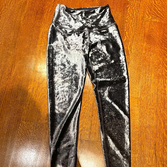 Beyond Yoga Incredible crushed velvet leggings- Size Small - Picture 4 of 11